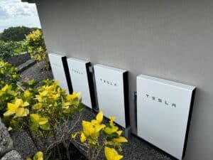 home battery vs generator comparison chart